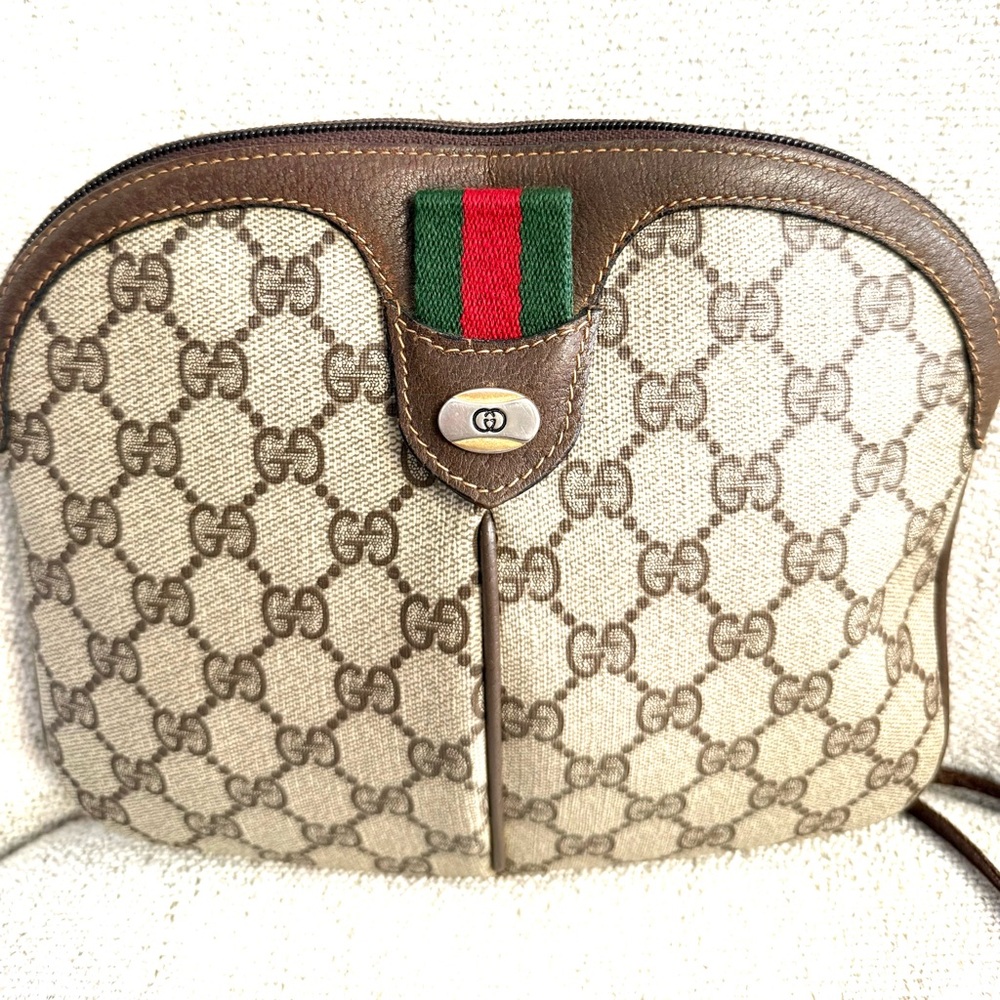 Authentic Gucci brown monogram coated canvas crossbody bag - Picture 6 of 16